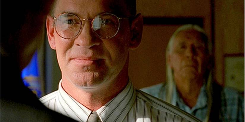 Mičs Pileggi, kad Skinners pieceļas līdz CSM papīra klipā no X-Files