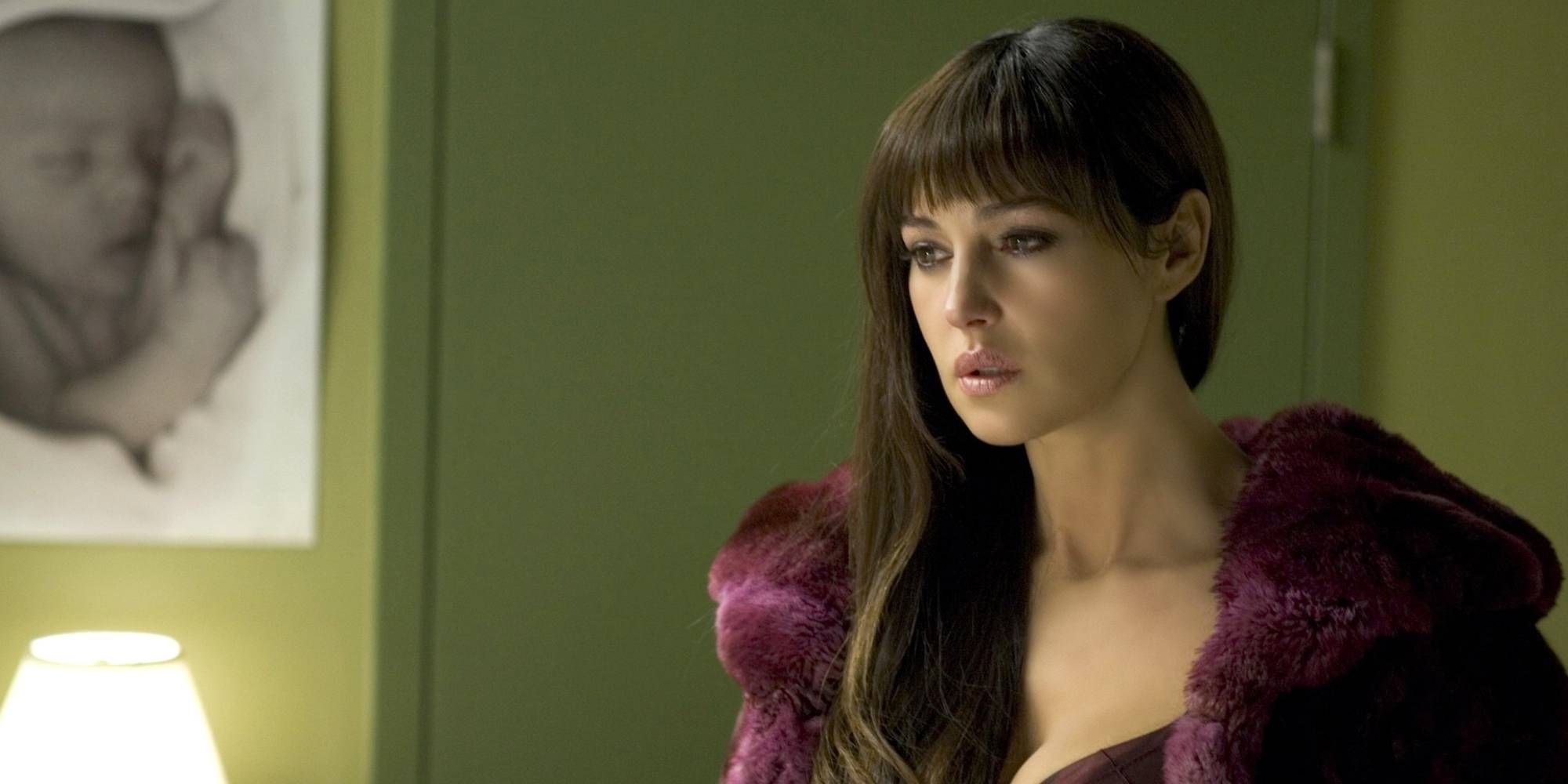 Monica Bellucci as Donna Quintano in Shoot 'Em Up looking worried.