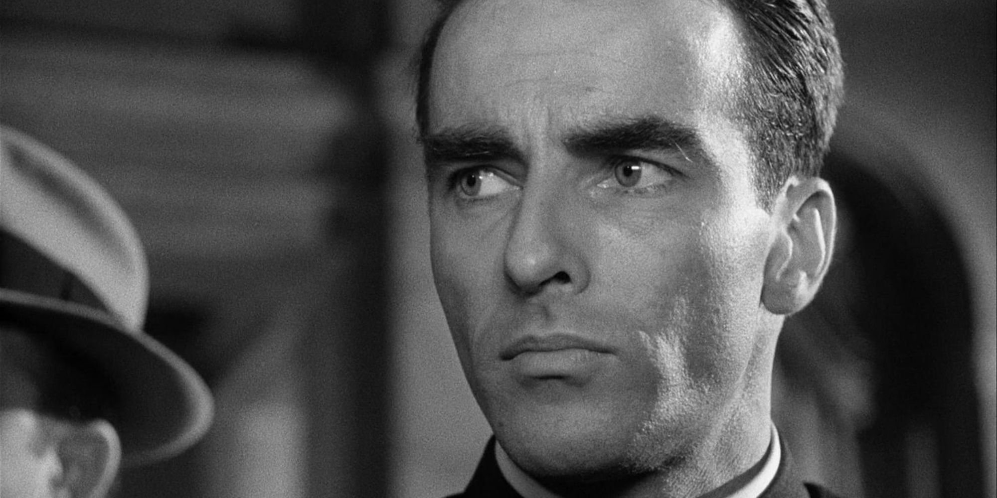 Montgomery Clift interpreta al padre Michael en 