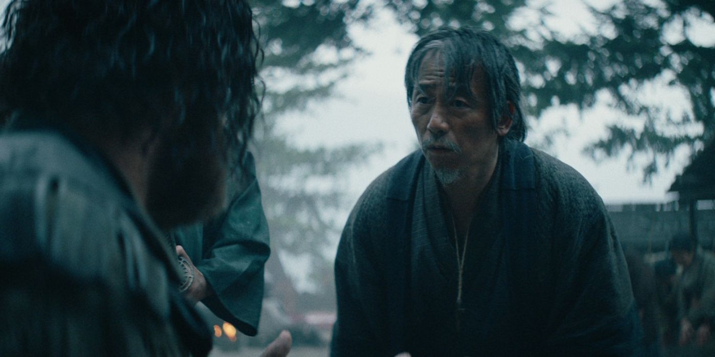 Muraji leaning forward to talk to someone in Shogun
