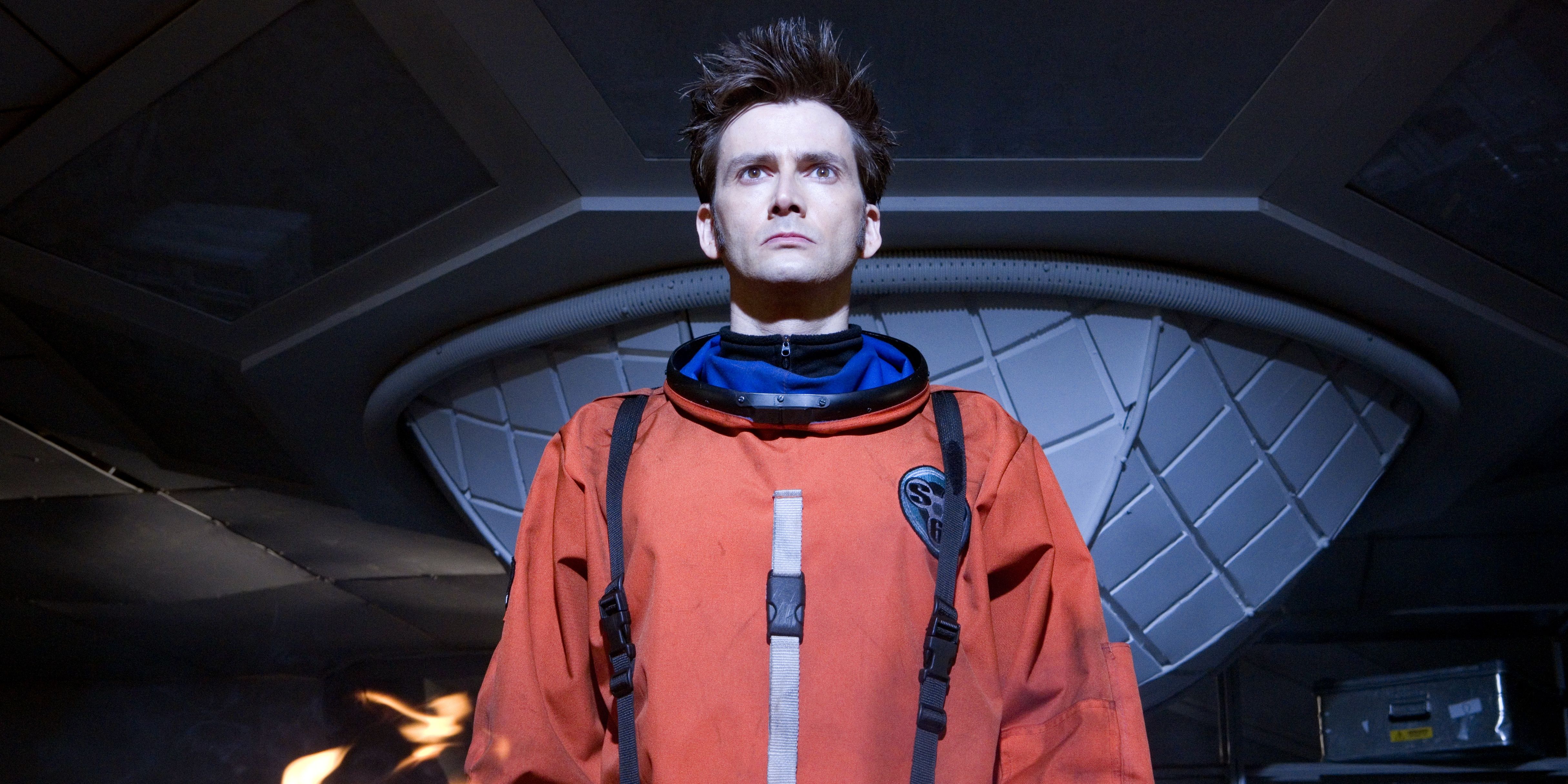 David Tennant luce un traje de astronauta como el décimo doctor en Doctor Who