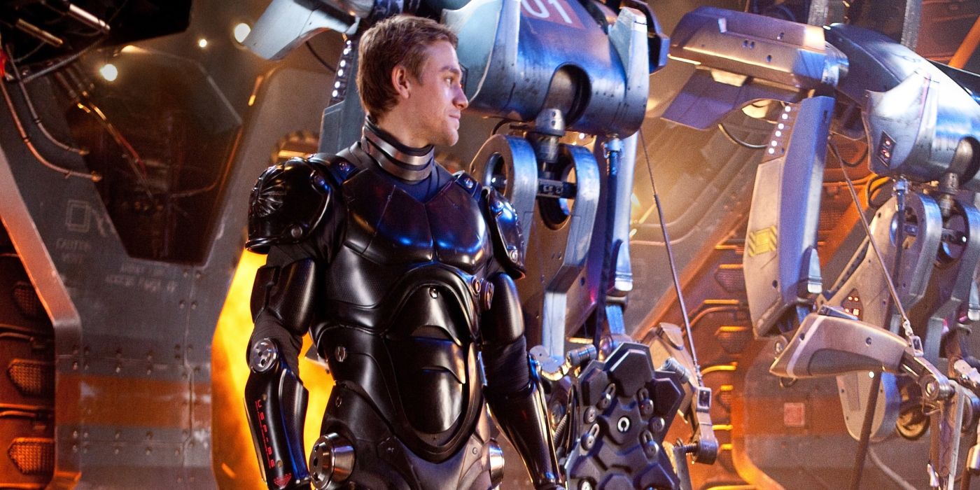 Charlie Hunnam with robots behind him in Pacific Rim