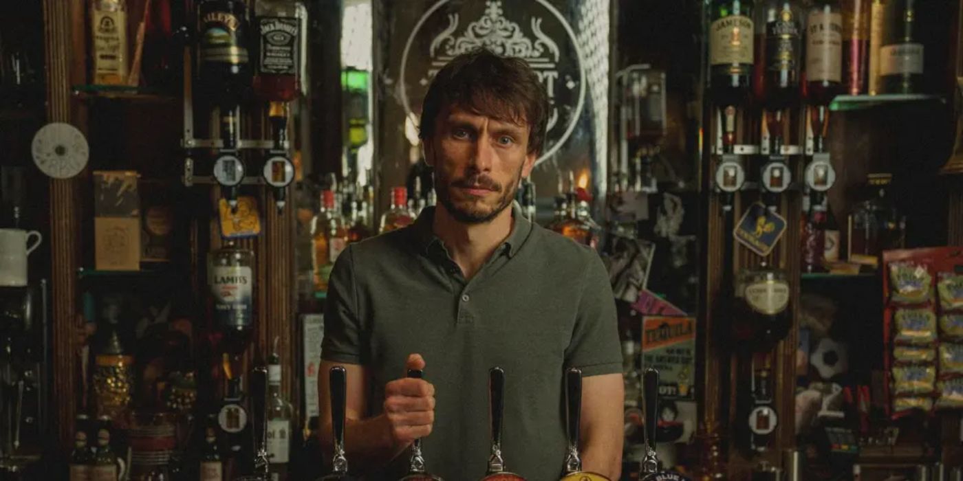 Richard Gadd as Donny pulling pints at a pub in 'Baby Reindeer'
