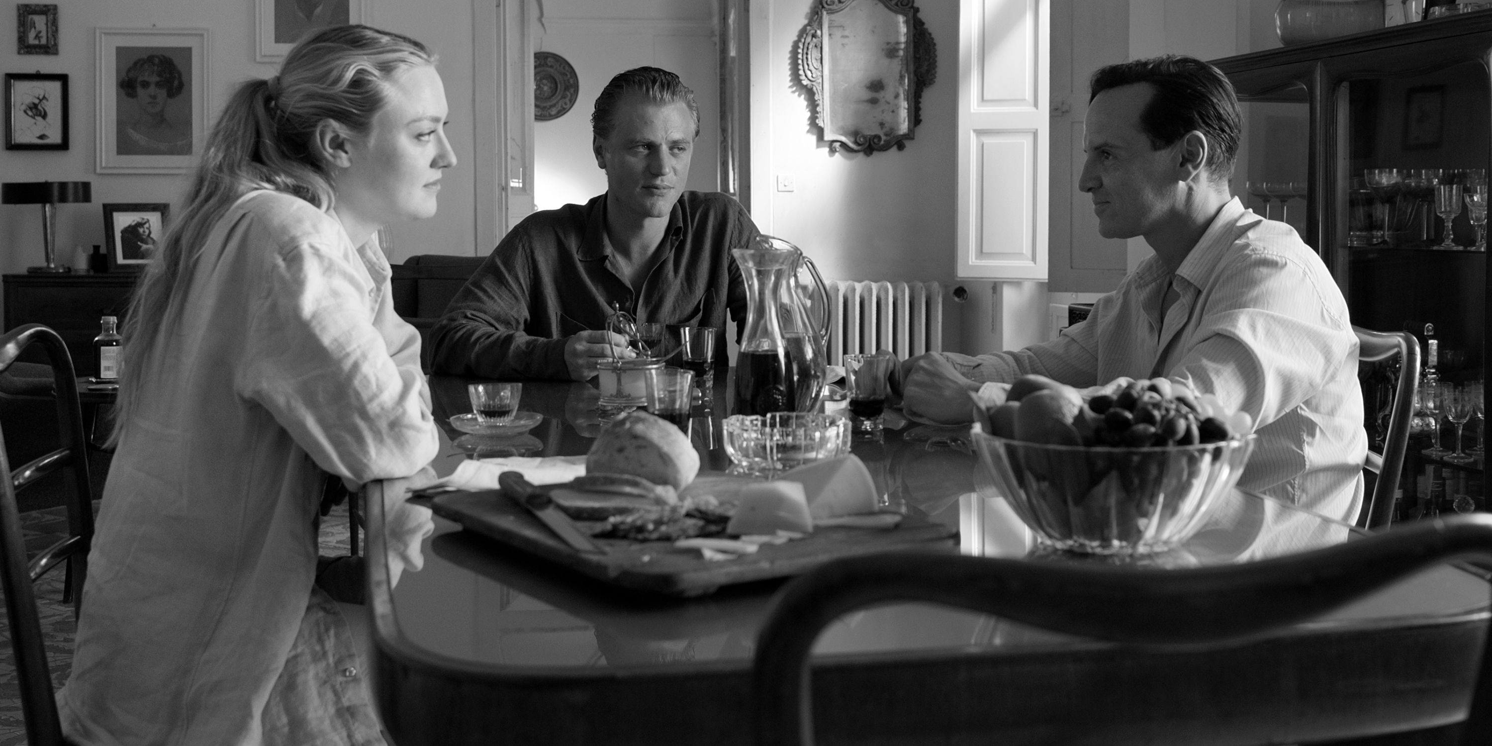 Andrew Scott as Tom Ripley sitting with Dakota Fanning and Johnny Flynn at Ripley's