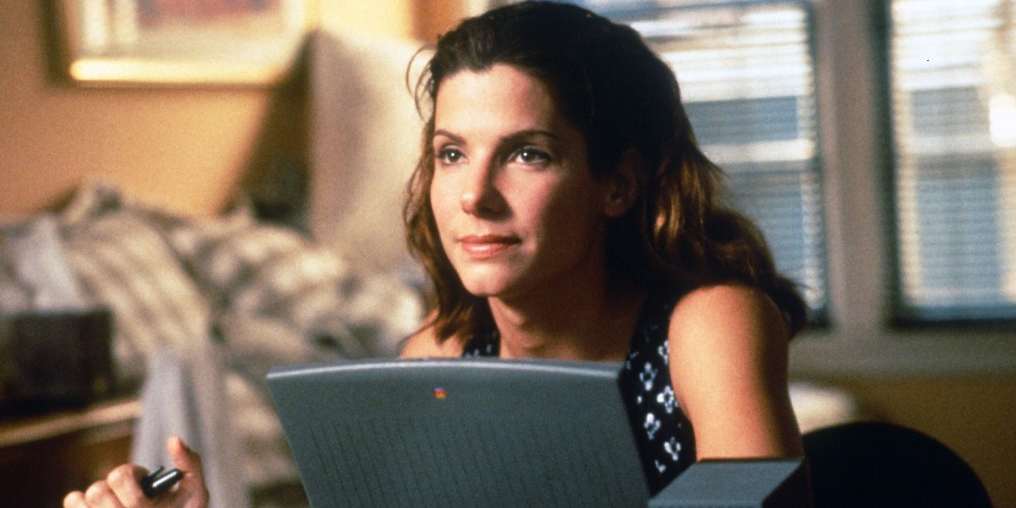 Sandra Bullock smiling in The Net (1995)