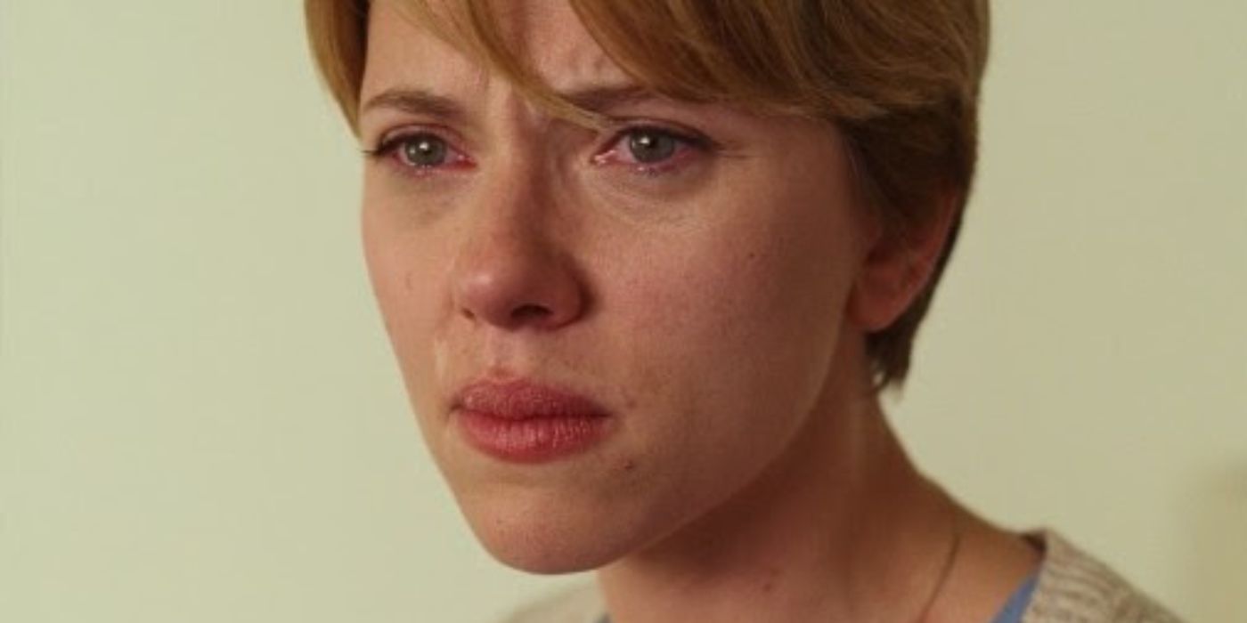 Close up shot of Nicole crying during the fight scene in 'Marriage Story'