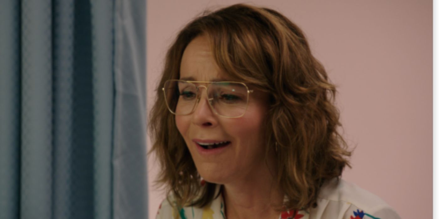 Jennifer Grey as Judy Meyers laughing wearing glasses in &lsquo;Red Oaks&rsquo;