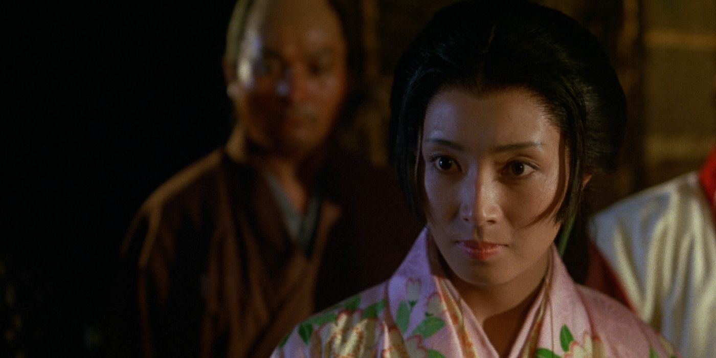 Mariko (Yoko Shimada) looking sternly to the left with Men standing behind her in the 1980 Shogun
