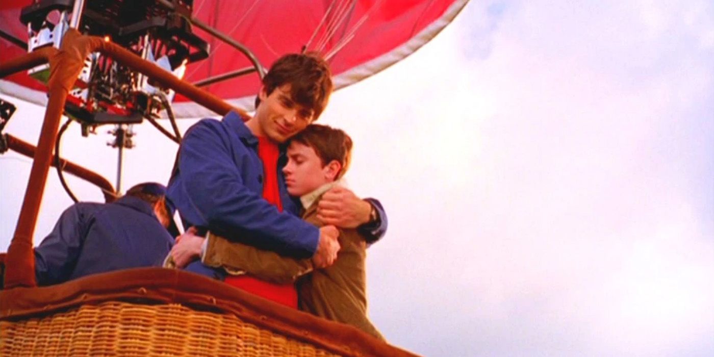 Clark Kent (Tom Welling) hugs Ryan James (Ryan Kelley) in a hot air balloon in the 'Smallville' episode "Ryan."