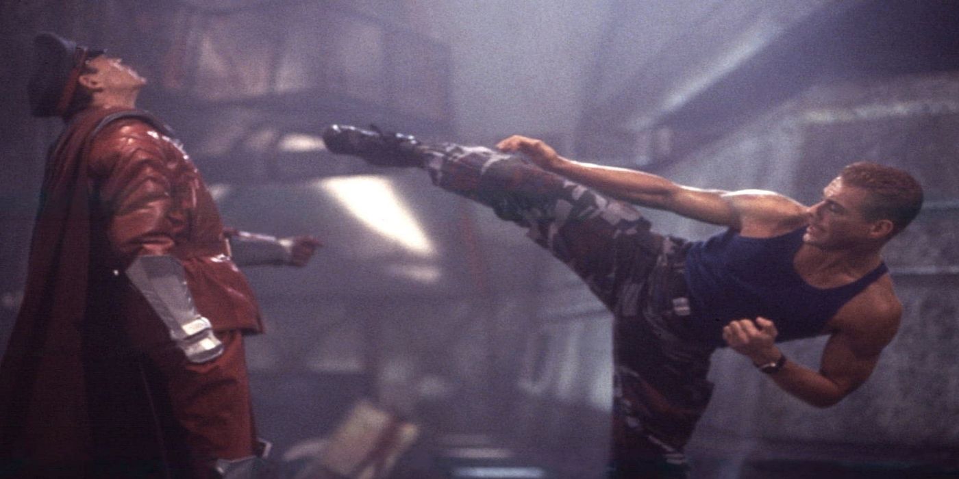 Guile aiming a shoe blade at M. Bison in Street-Fighter-1994