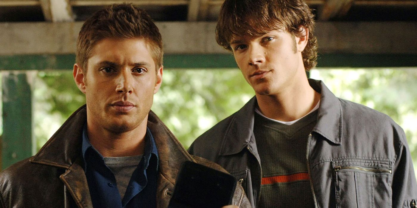 Jensen Ackles como Dean Winchester y Jared Padalecki como Sam Winchester en la temporada 1 de Supernatural.