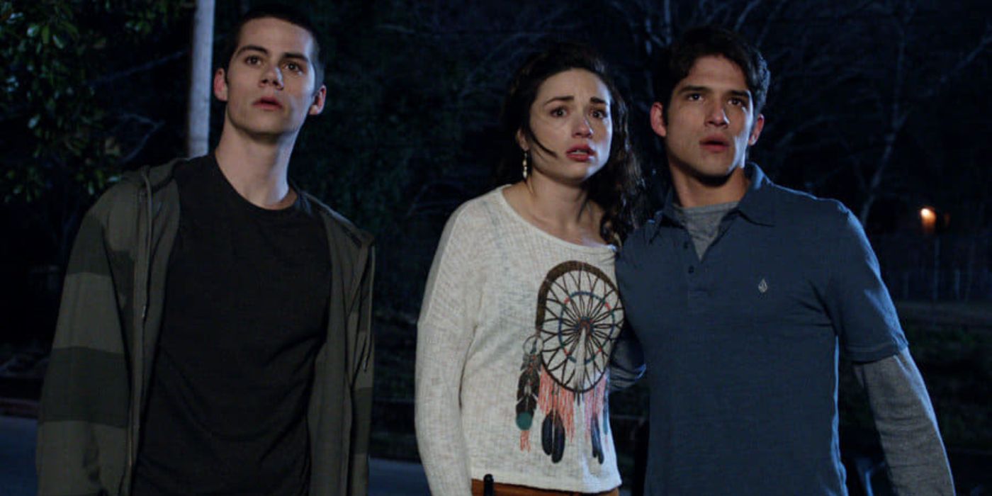 Dylan O&rsquo;Brien, Crystal Reed, and Tyler Posey looking frightened at something off camera in Teen Wolf