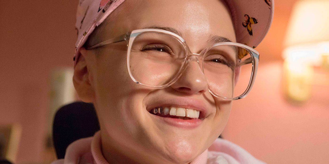 Joey King smiling as Gypsy Rose Blanchard in The Act 