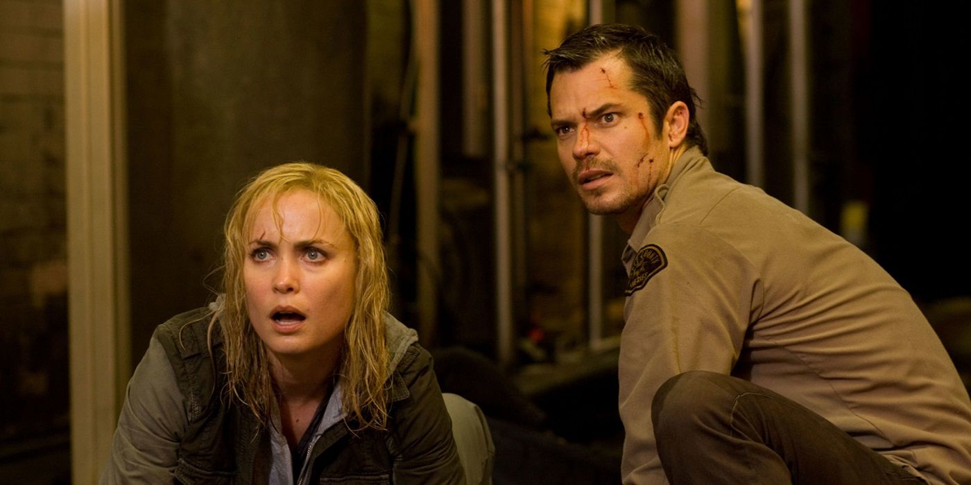 Radha Mitchell and Timothy Olyphant staring at an approaching threat in The Crazies