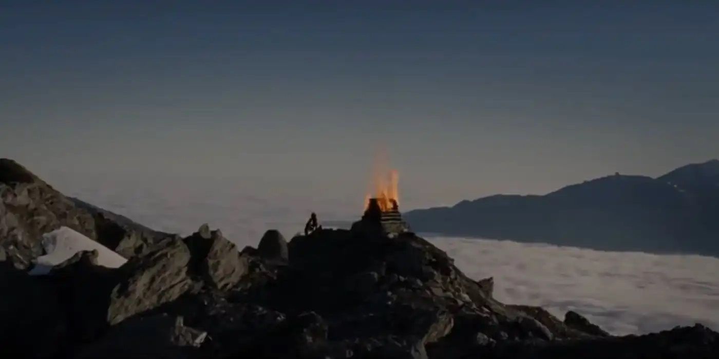 The Beacon of Gondor has been lit in The Lord of the Rings: The Return of the King