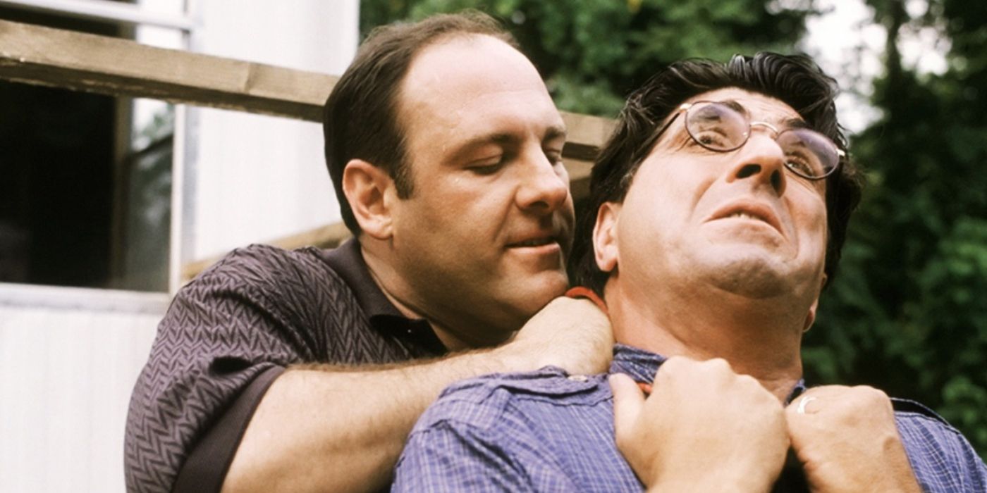 Tony Soprano (James Gandolfini) uses red rope to strangle someone by the woods in 'The Sopranos'.