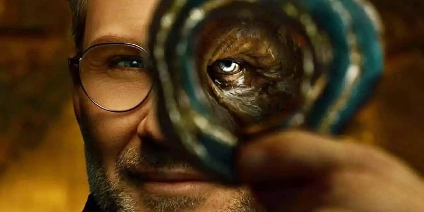 Christian Slater as Mulgarath in The Spiderwick Chronicles looking through a glass