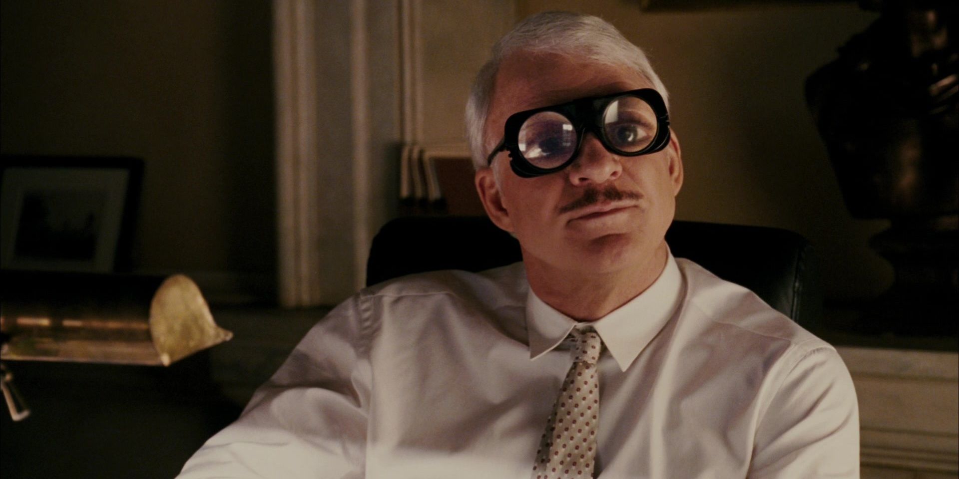 Steve Martin as inspector Jacques Clouseau wearing specialized wide lens glasses that make his eyes look bigger in The Pink Panther (2006)