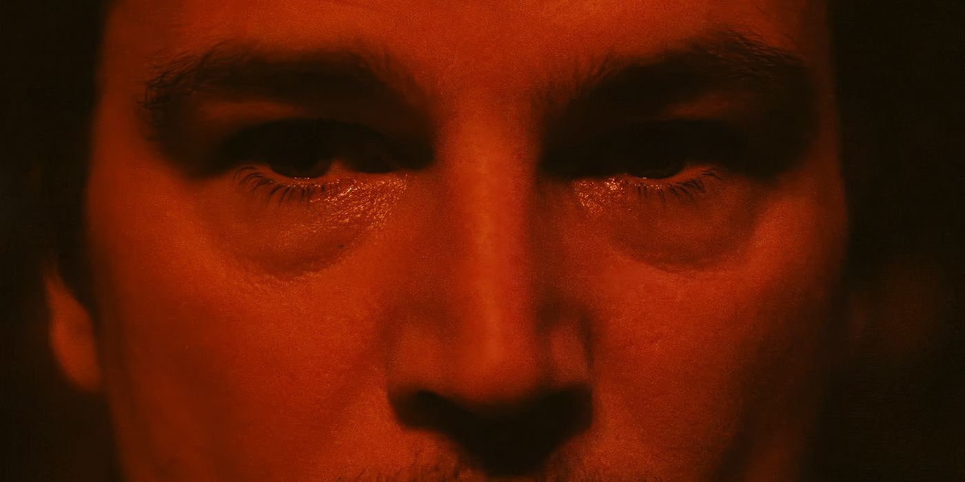 Josh Hartnett in extreme close-up of his eyes in M. Night Shyamalan's Trap
