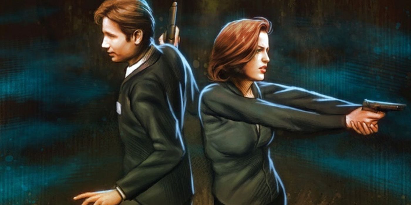 Fox Mulder and Dana Scully on the cover of the first issue of 'The X-Files: Season 10'