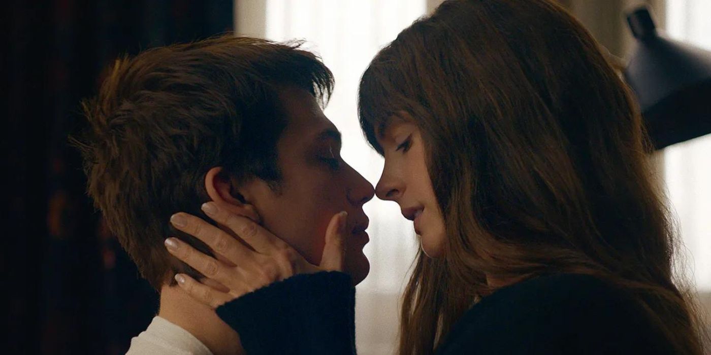 Nicholas Galitzine as Hayes Campbell and Anne Hathaway as Solène just before they kiss in The Idea of You