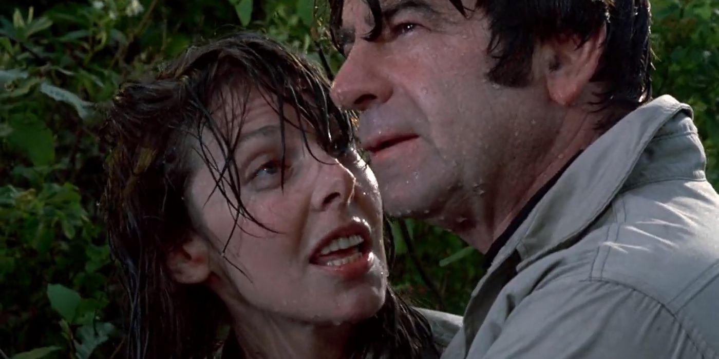 Elaine May and Walter Mathau standing in the rain in A New Leaf