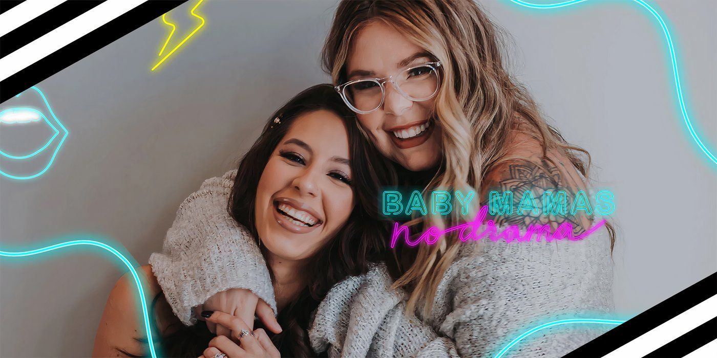 Kailyn Lowry y Vee Torres se abrazan en la portada del podcast 'Baby Mamas No Drama'