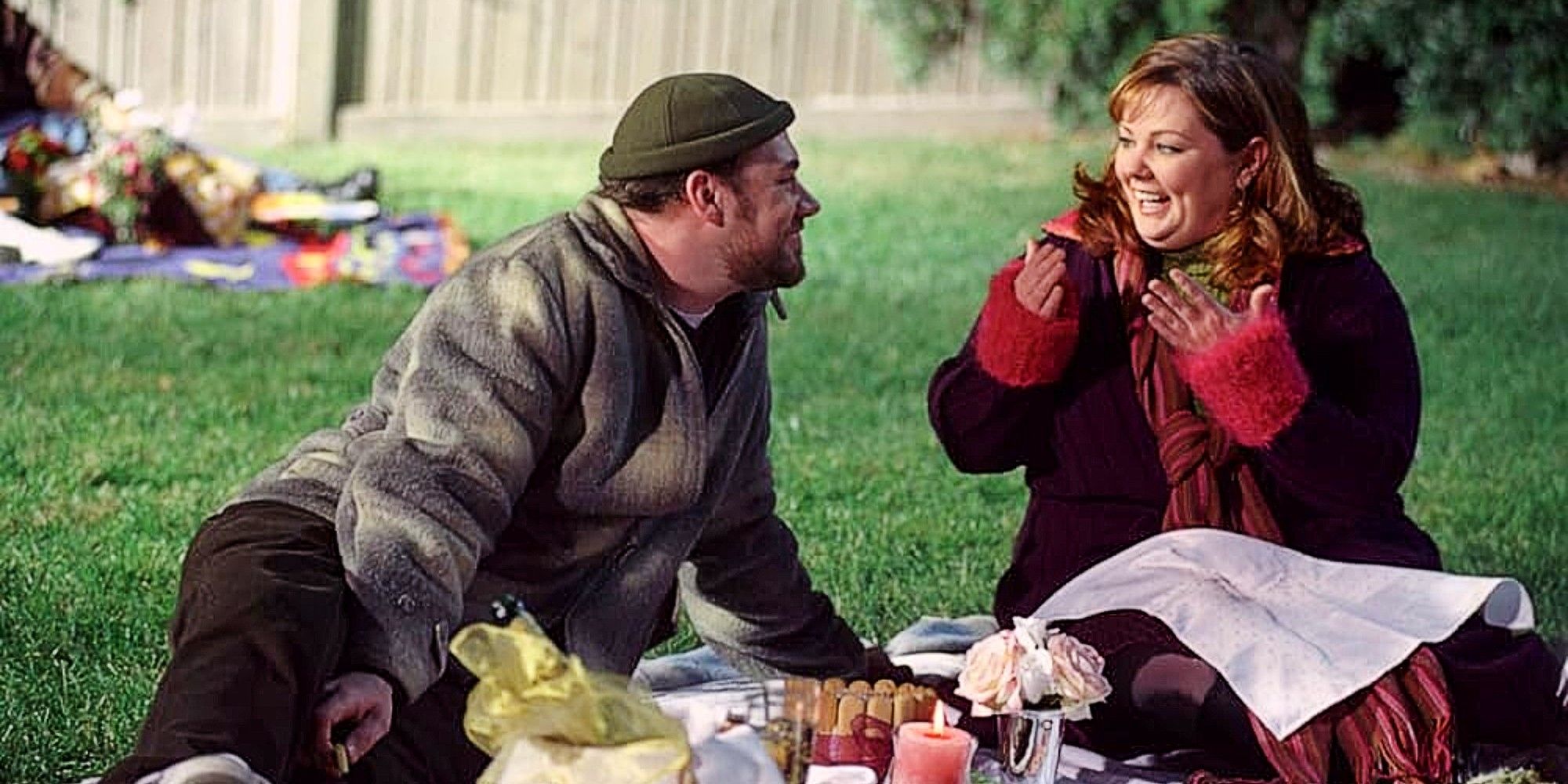 Sookie (Melissa McCarthy) and Jackson (Jackson Douglas) having a picnic in Gilmore Girls.