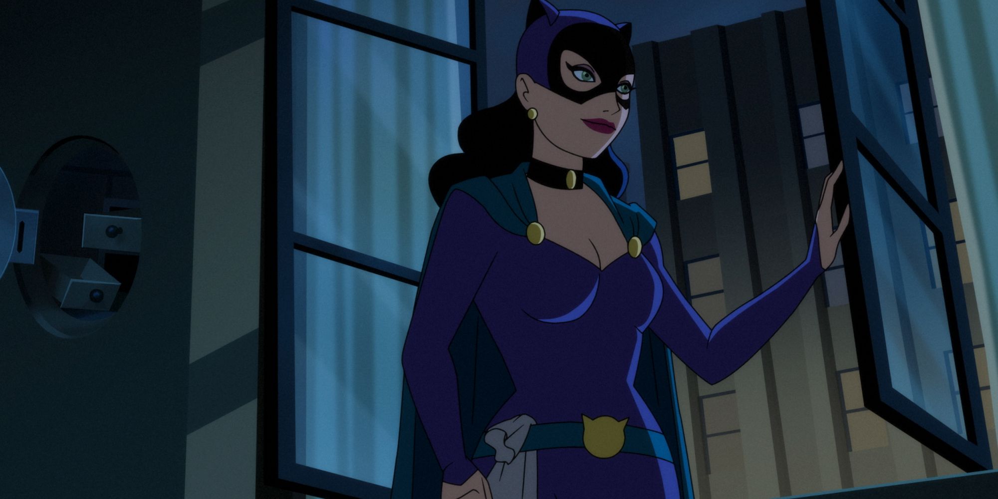 Catwoman se cuela por una ventana en Batman: Caped Crusader