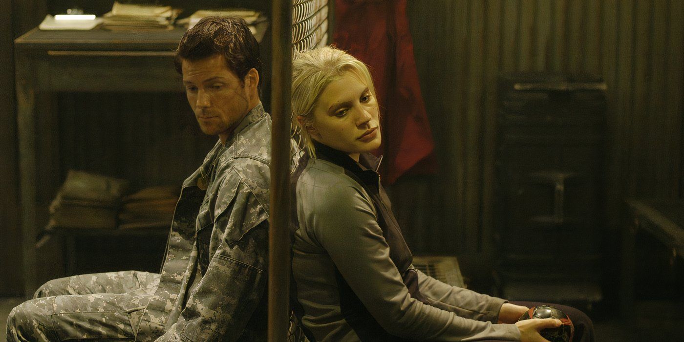 Kara Thrace (Katee Sackhoff) and Lee Adama (Jamie Bamber) sitting back to back on a bench in Battlestar Galactica