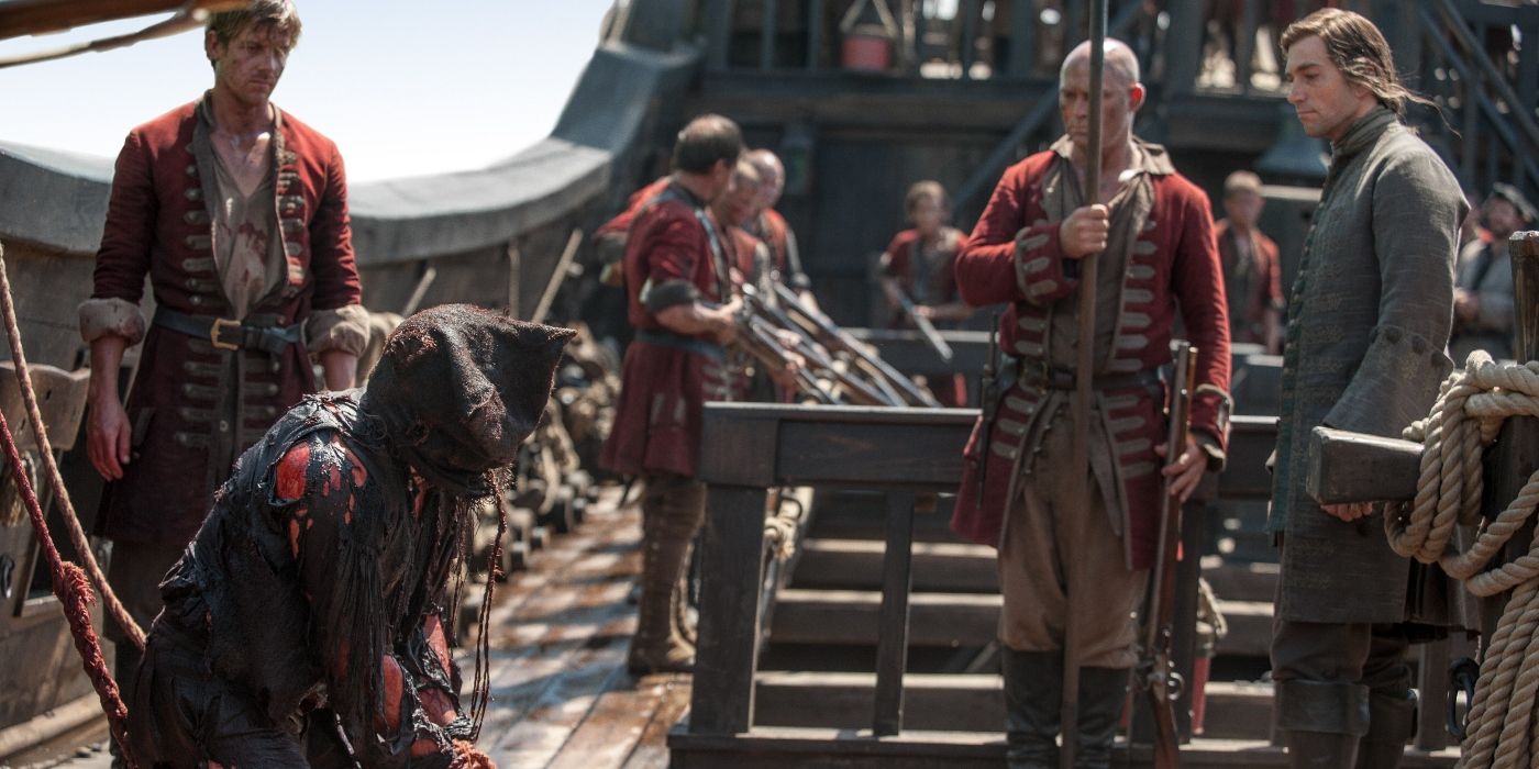 Ray Stevenson hooded and kneeling before Luke Roberts in Black Sails Season 4