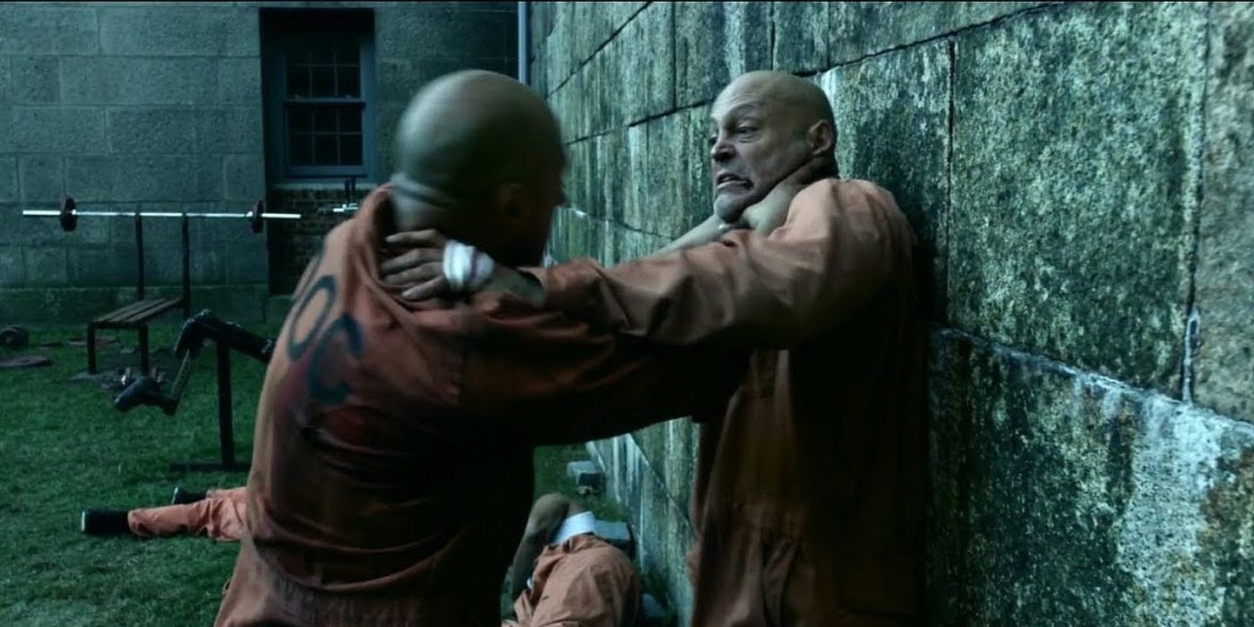 Vince Vaughn fights another inmate in the brawl in cell block 99