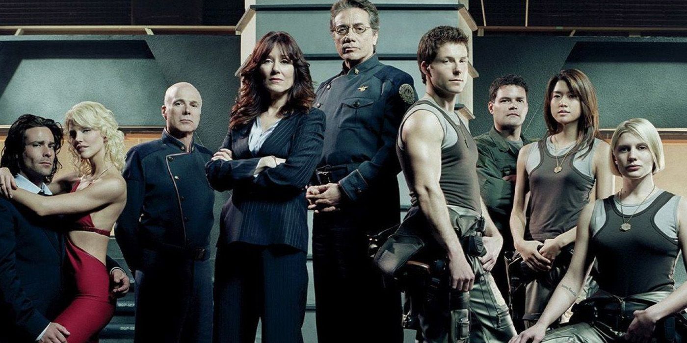 The Season 1 cast of 'Battlestar Galactica.'