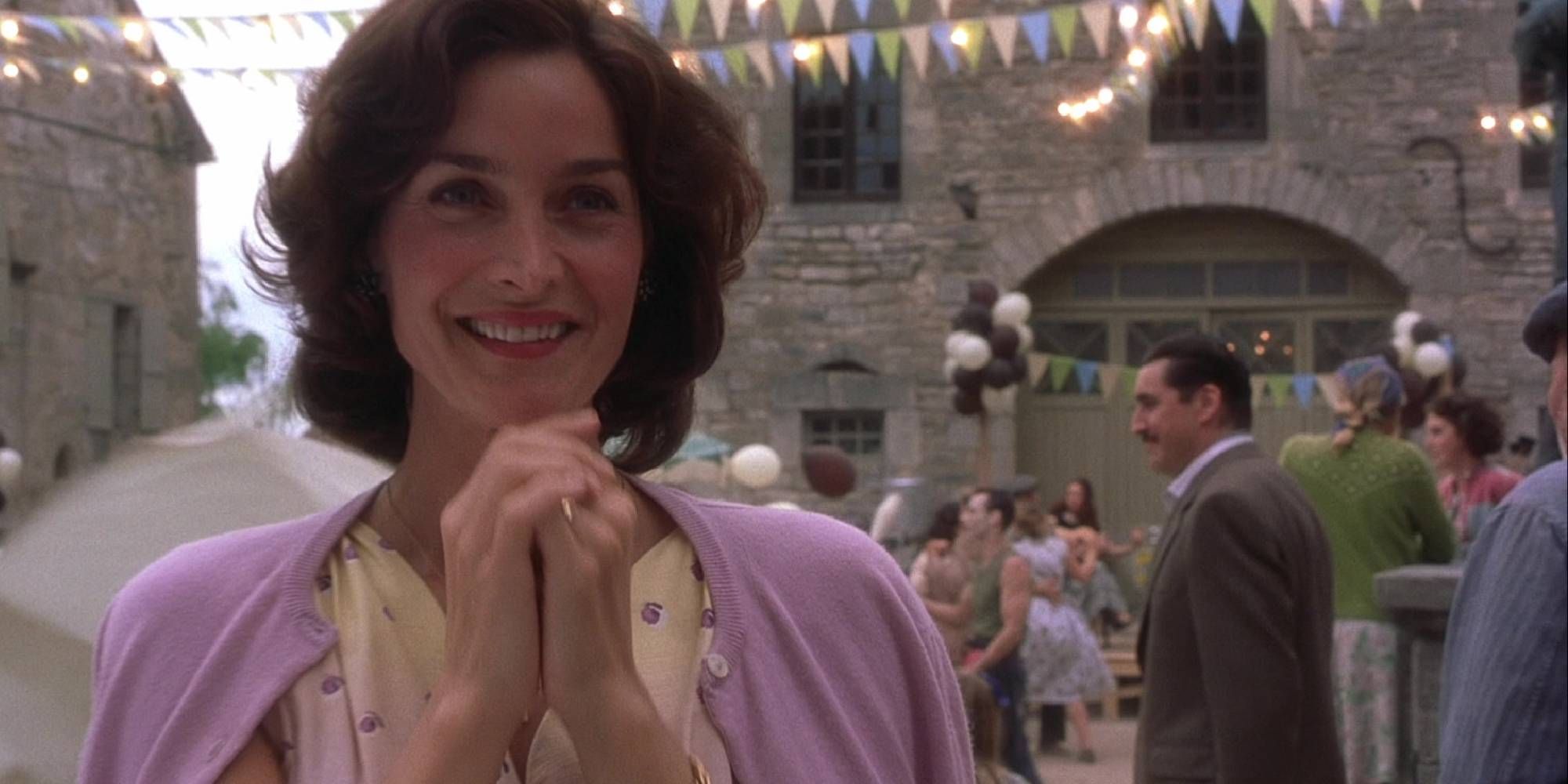 Carrie-Anne Moss as Caroline smiling as in Chocolat