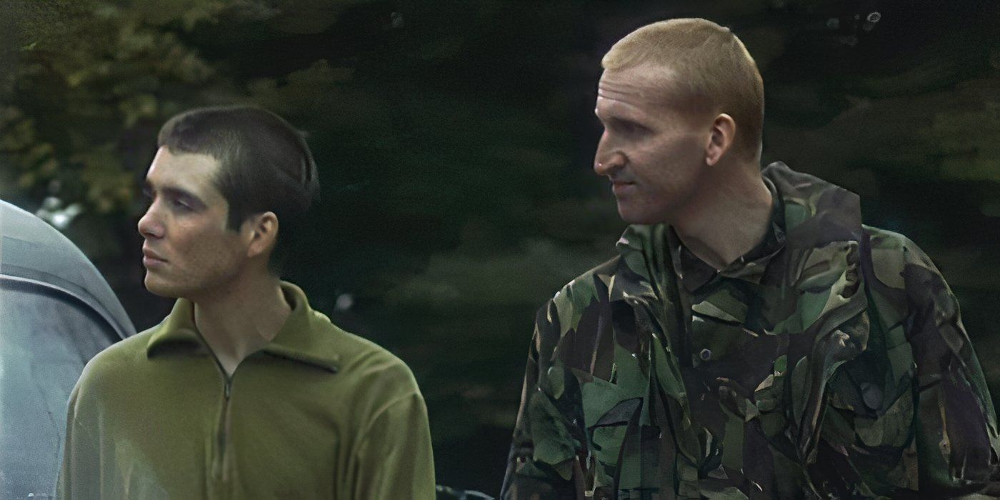 Christopher Eccleston and Cillian Murphy look into the distance in 28 Days Later