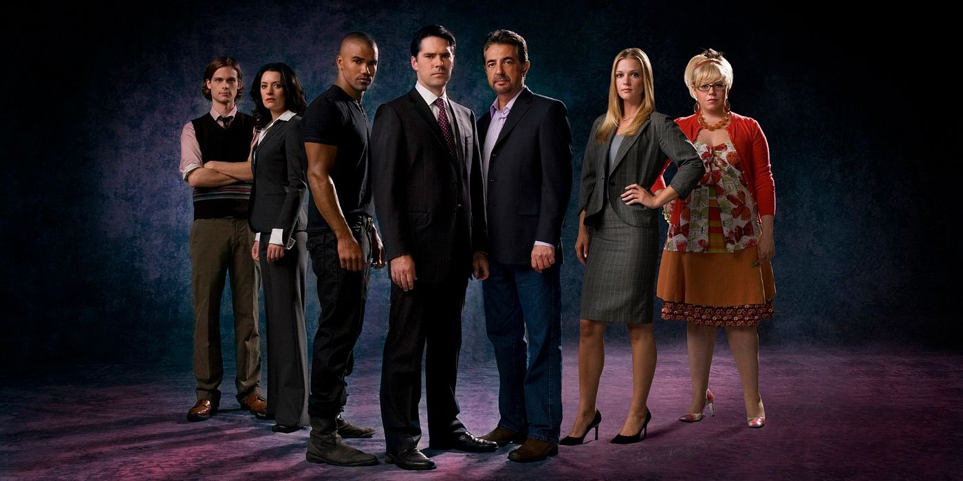 The cast of Criminal Minds Season 3 standing in V formation