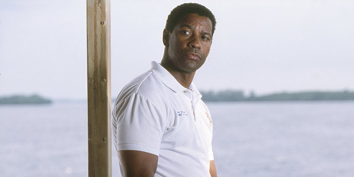 Denzel Washington as Matt Whitlock looking back while standing by the beach in Out of Time