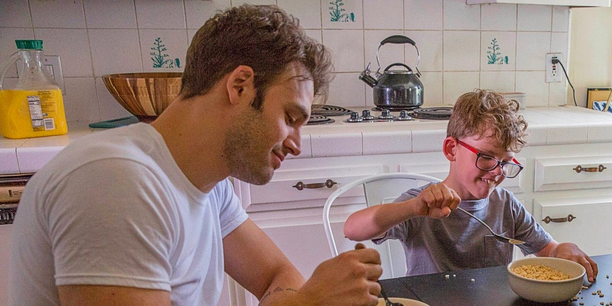 Eddie and Christopher Díaz eating cereal in 9-1-1