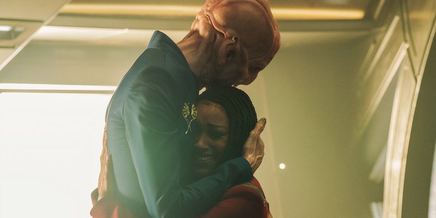 Doug Jones as Saru and Sonequa Martin-Green as Michael Burnham hugging in the Star Trek Discovery finale