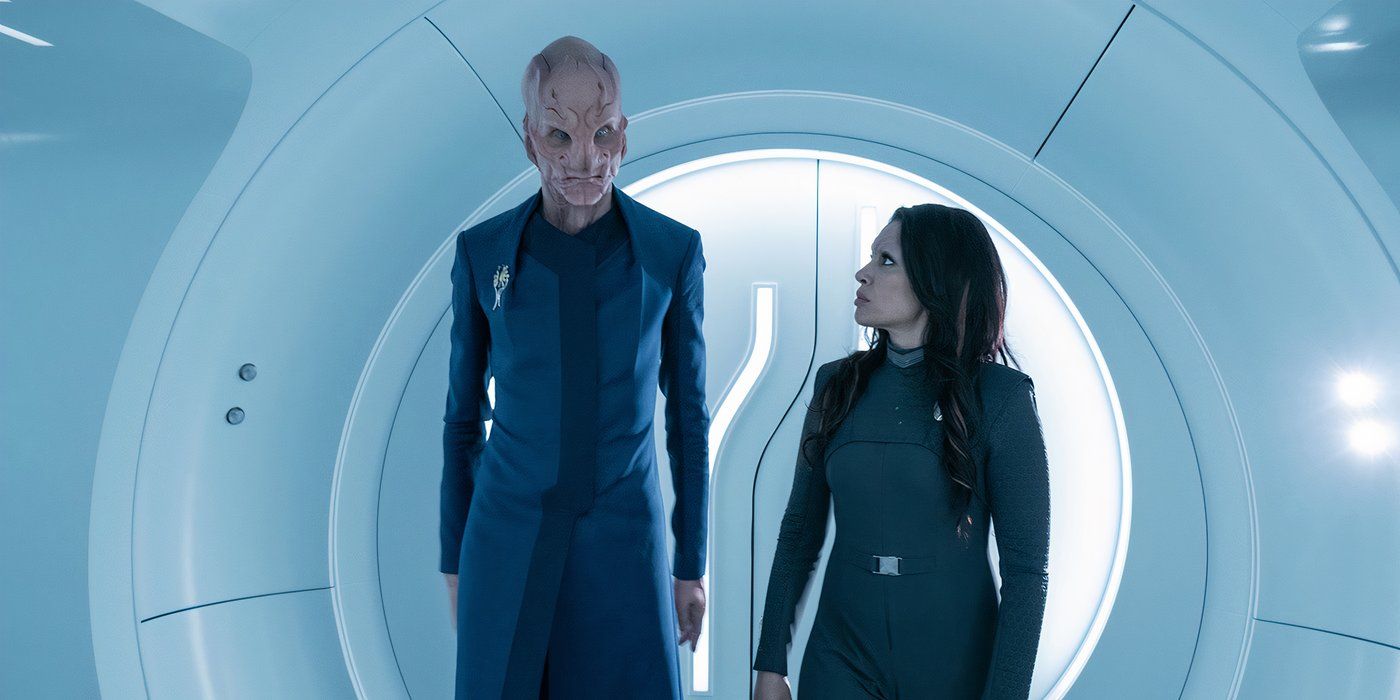 Doug Jones as Saru and Rachael Ancheril as Nhan walking together in Star Trek Discovery