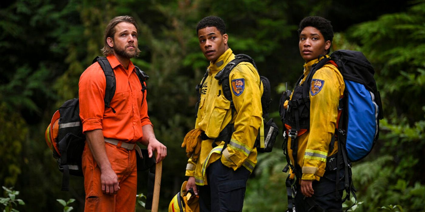 Bode Leone (Max Thieriot), Jake Crawford (Jordan Calloway), and Eve Edwards (Jules Latimer) on call in 'Fire Country.'