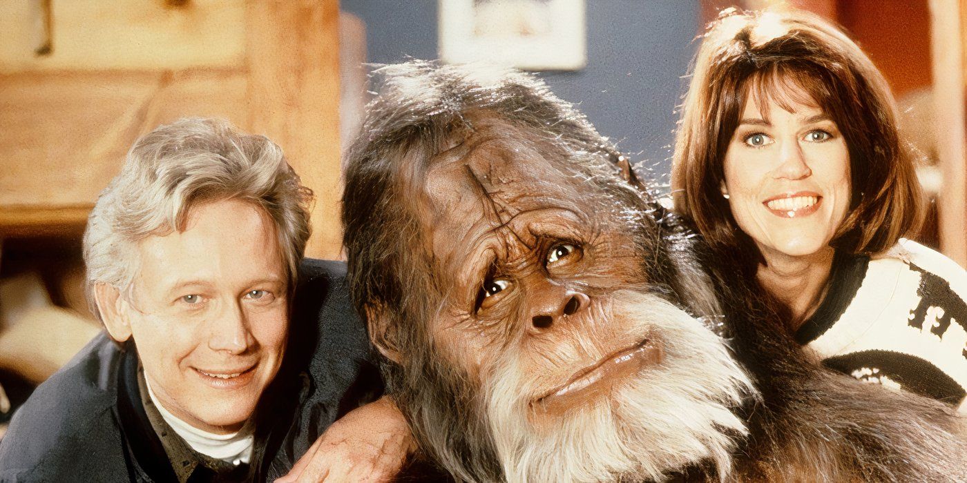 A man and woman posting with a large Bigfoot in Harry and the Hendersons.