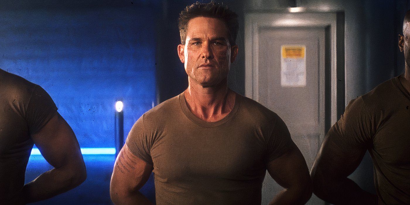 Kurt Russell standing at attention in Soldier