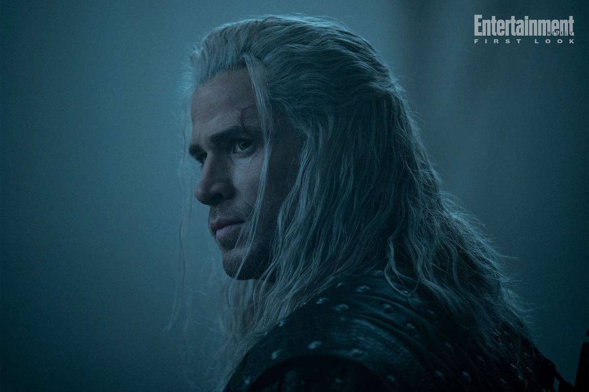 Liam Hemsworth usa una peluca rubia para interpretar a Geralt de Rivia en la cuarta temporada de The Witcher