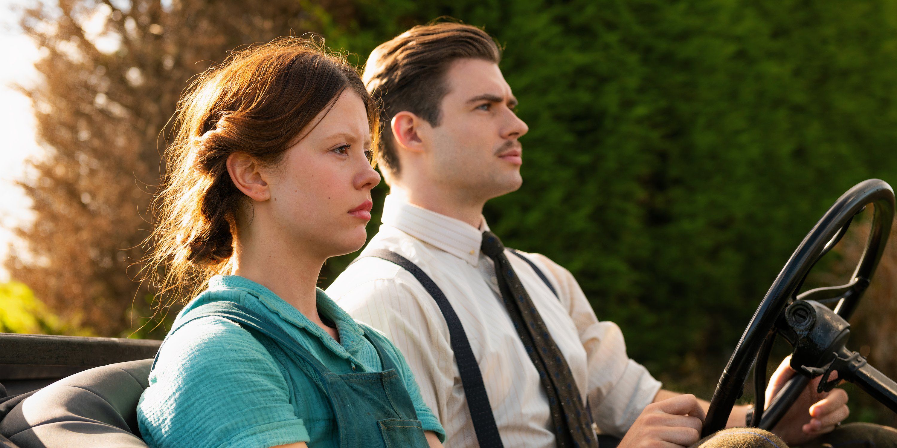 Mia Goth and David Corenswet in Pearl
