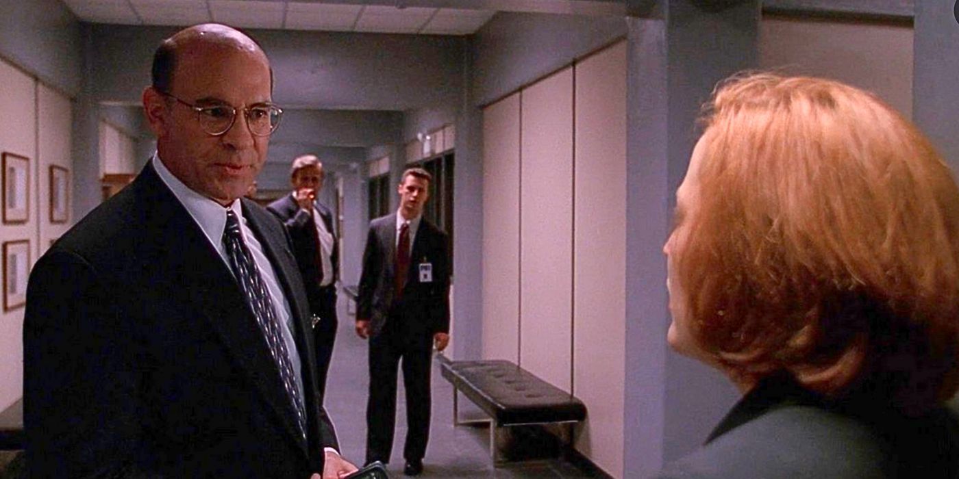 Mitch Pileggi and Gillian Anderson have a tense conversation in the hallway at FBI office from the episode Triangle in The X-Files