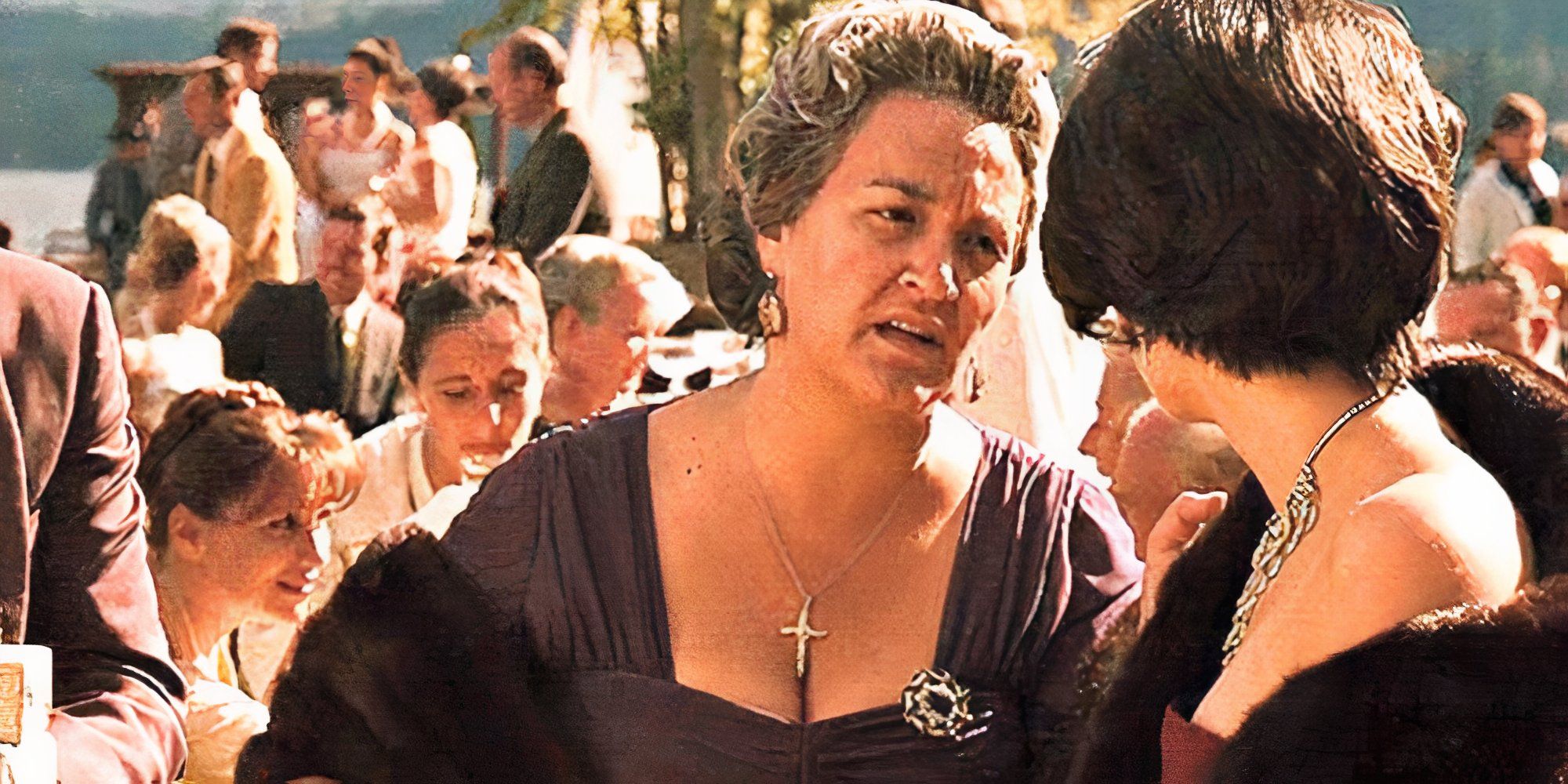 Carmela Corleone talking to Connie at a table in The Godfather: Part II (1974)