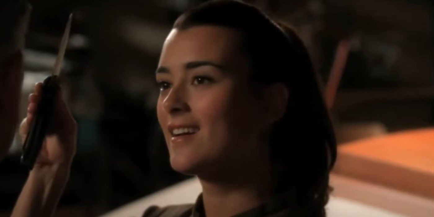 Ziva, played by actress Cote De Pablo, holds up a knife on NCIS