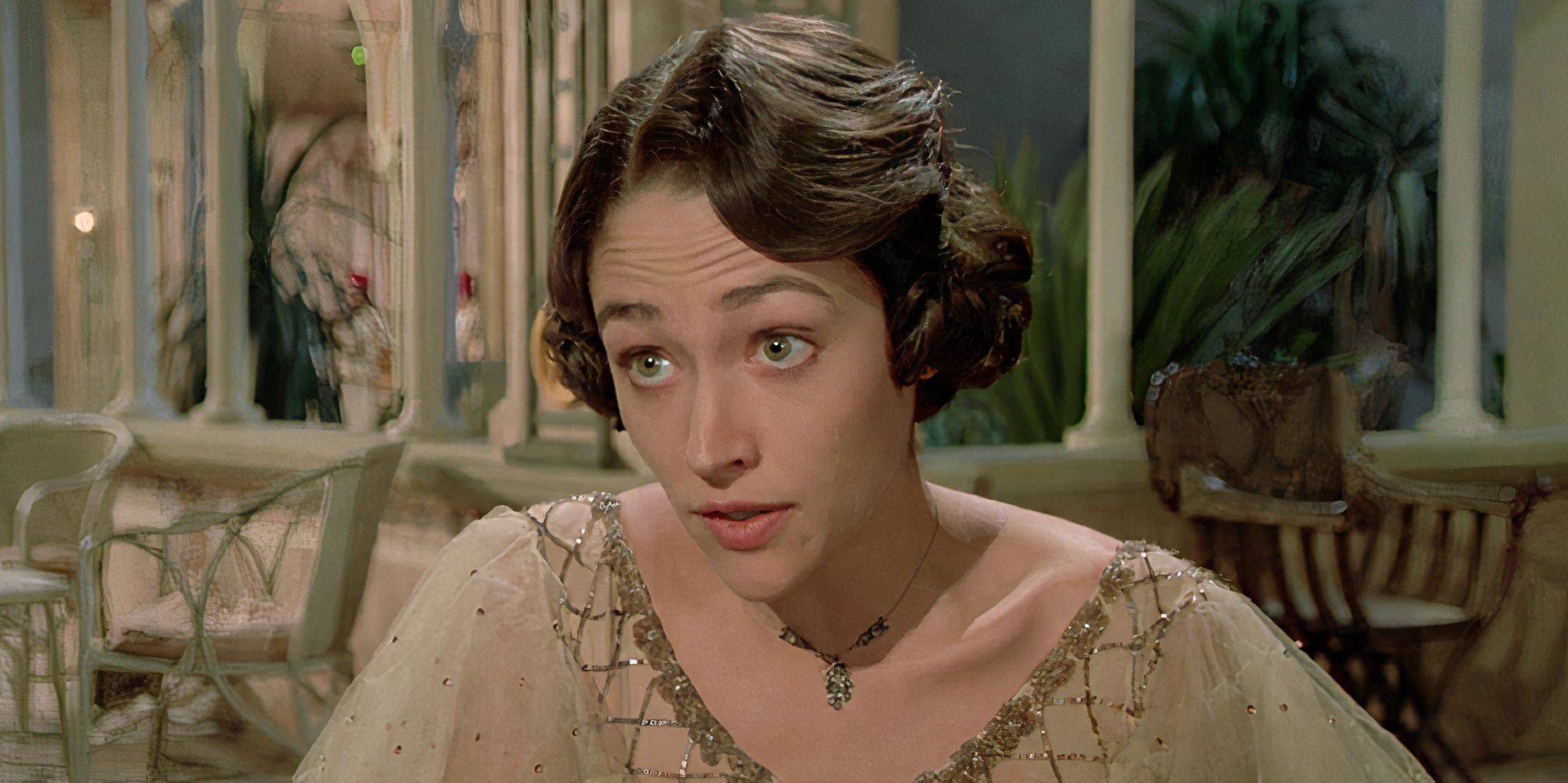 Olivia Hussey as Rosalie in Death on the Nile talking with someone off-camera.