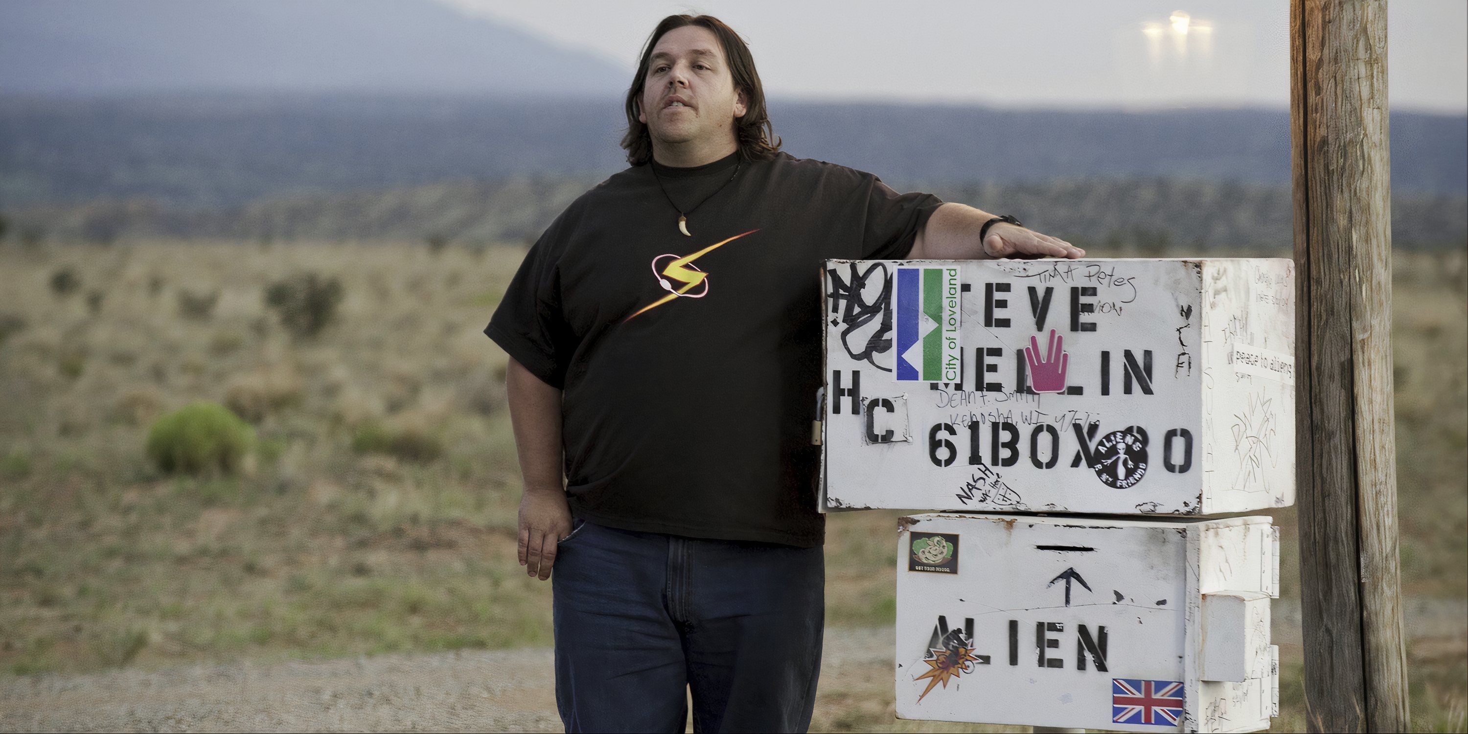 Nick Frost as Clive Gollings standing near Area 51 in Paul